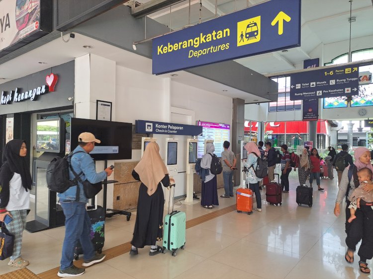 Suasana di Stasiun Gubeng Surabaya/ist