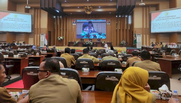 Ketua DPRD Kabupaten Malang, Darmadi saat memimpin gelaran rapat paripurna di Gedung DPRD Kabupaten Malang/RMOLJatim