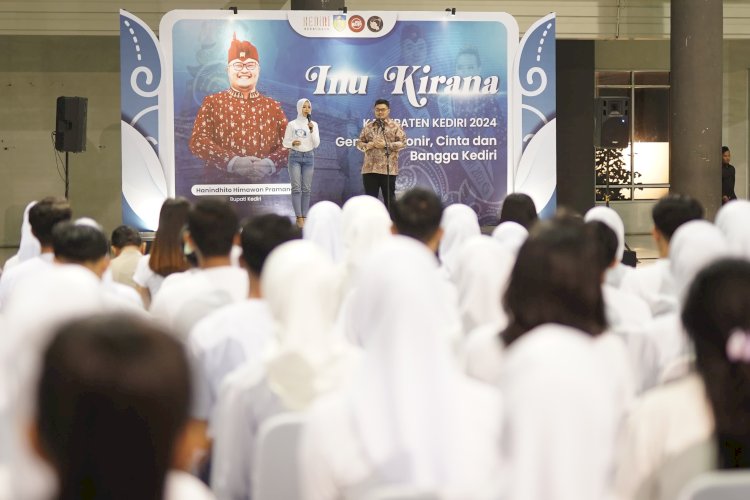 Bupati Kediri saat menghadiri acara seleksi finalis Inu Kirana