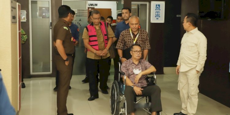 Kejagung menyerahkan tiga tersangka dan barang bukti (Tahap II) kasus korupsi timah ke Kejari Jakarta Selatan/Ist