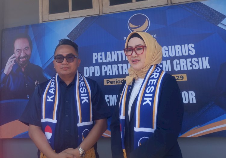 Ketua DPD Nasdem Gresik Thoriq Majidannor dan Ketua DPW Nasdem Jatim Lita Mahfud Arifin