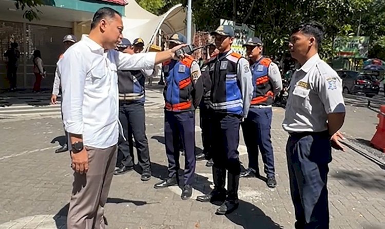 Wali Kota Eri Cahyadi marahi personel Dishub Surabaya/RMOLJatim