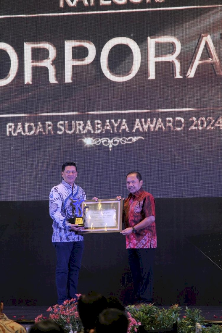 Bank Jatim mendapatkan penghargaan 