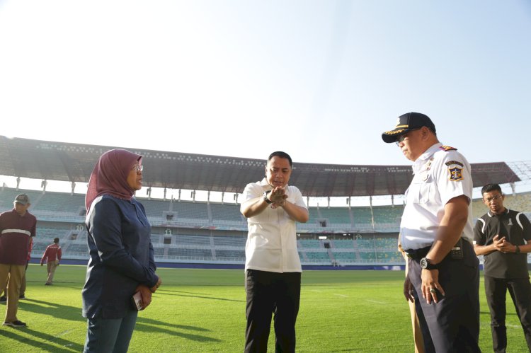 Teks foto: Wali Kota Eri Sidak GBT Surabaya/RMOLJatim