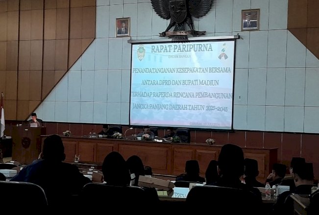 Rapat Paripurna penandatanganan Raperda RPJMD/RMOLJatim