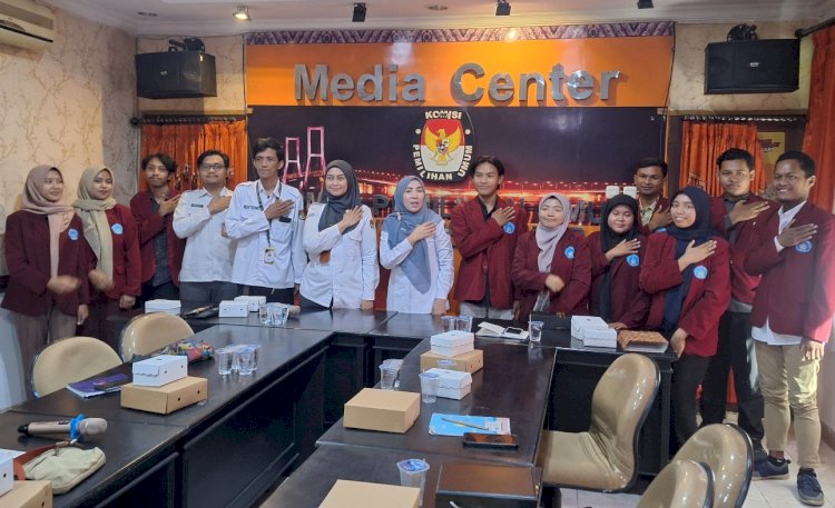 BEM UNIPRA Surabaya saat audensi dengan KPU Jatim/ist