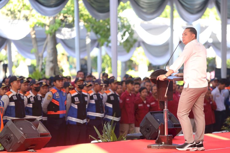 Teks foto: Wali Kota Eri menggelar apel pagi bersama jajaran Kepala PD, Dishub, Camat dan Lurah/ist