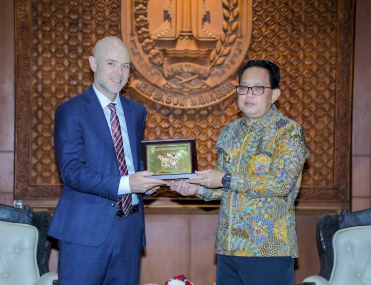 Pj Gubernur Adhy menerima kunjungan Konsulat Jenderal Amerika Serikat di Surabaya, Christopher Green di Gedung Negara Grahadi Surabaya, Selasa (16/7)/Ist