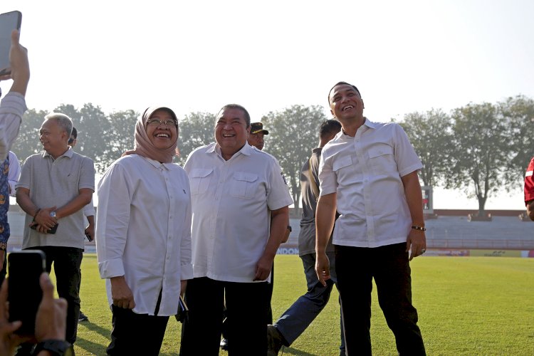 Teks foto: Wali Kota Eri sidak Stadion Gelora 10 November Surabaya/ist