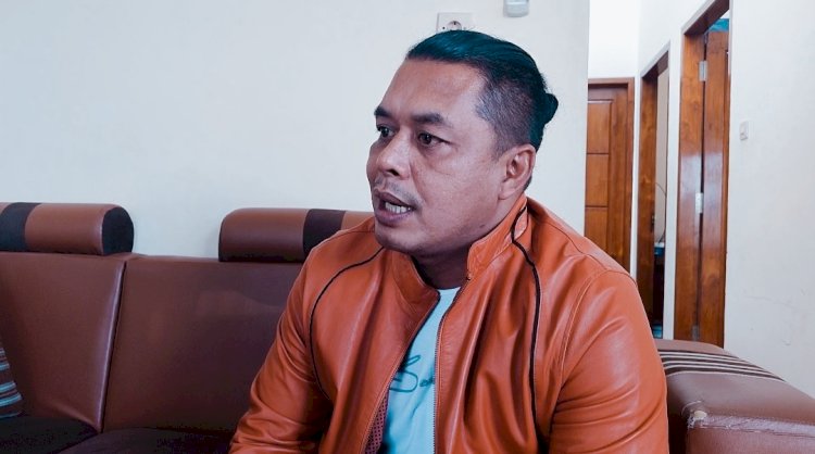 Gubernur LSM LIRA, Samsudin saat jumpa pers di Probolinggo.