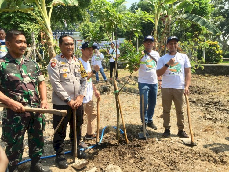 Teks foto: Penanaman pohon di Sumber Air Plintahan Pasuruan/RMOLJatim