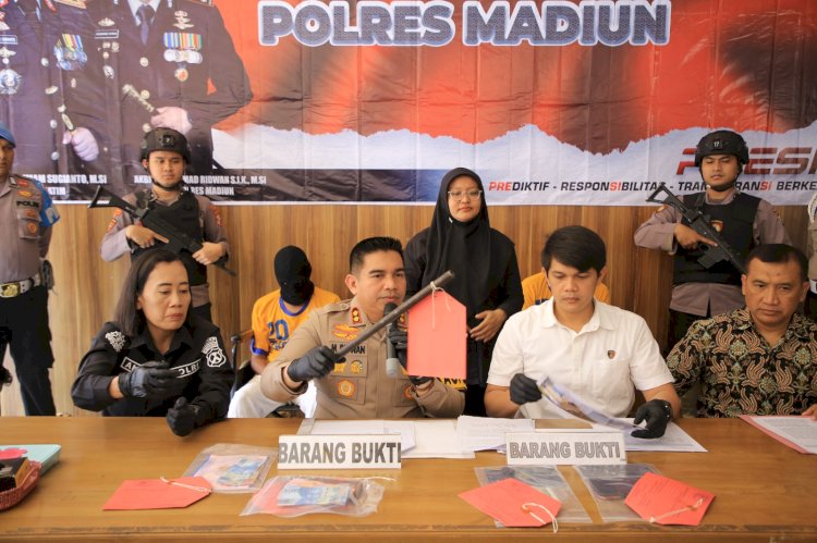Kapolres Madiun AKBP Muhammad Ridwan saat press release pengungkapan kasus pembunuhan dan perampokan di Joglo Polres Madiun/ dok. Humas Polres Madiun