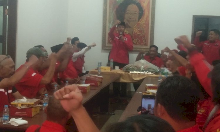 Adi Sutarwijono saat rapat bersama jajaran PDIP Surabaya menangkan Eri-Armuji/RMOLJatim