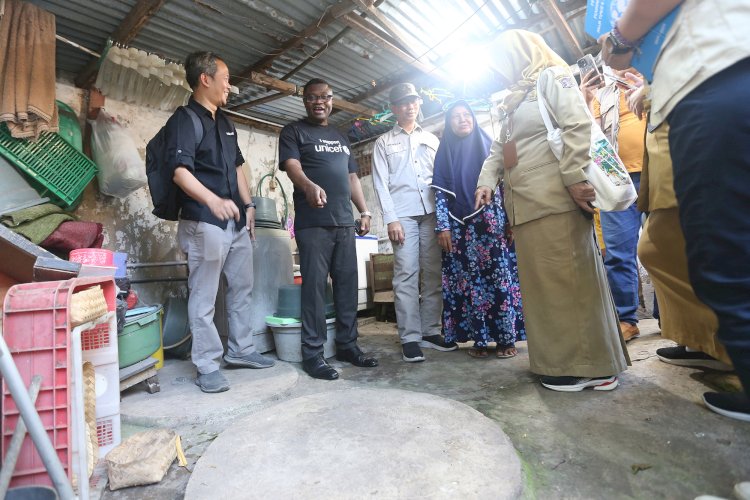 Teks foto: UNICEF kunjungan lapangan terkait program Wash di Rumah Lokus Balai RW 03/RT 08, Jalan Kedung Tarukan V No. 7A, Surabaya/ist