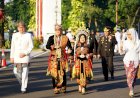 Kenakan Baju Adat Osing di HUT ke-79 RI, Pj. Gubernur Adhy Ajak Masyarakat Isi Kemerdekaan Dengan Kegiatan Positif Bagi Kemajuan Jatim