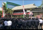 Protes Penjegalan Putusan MK, Dosen-Mahasiswa Fisip Unej Kibarkan Bendera Setengah Tiang