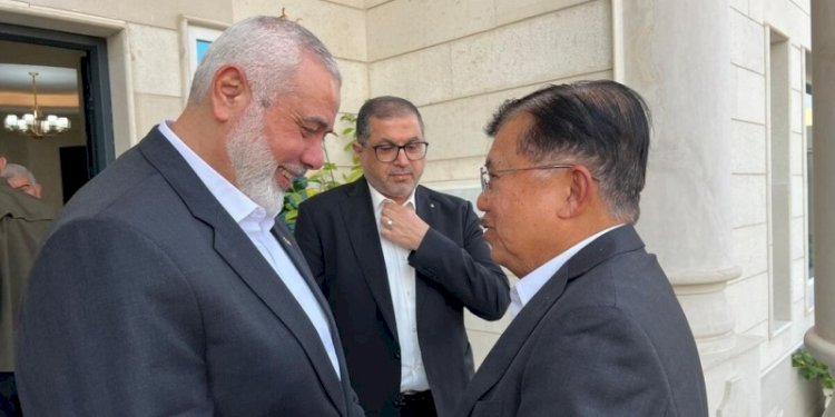 Momen pertemuan Jusuf Kalla dengan Pemimpin Kelompok Hamas, Ismail Haniyeh di Doha, Qatar beberapa waktu lalu/Ist