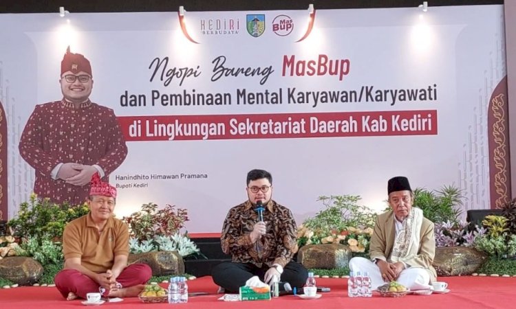 Bupati Kediri Hanindhito Himawan Pramana saat menghadiri pembinaan mental untuk pegawai