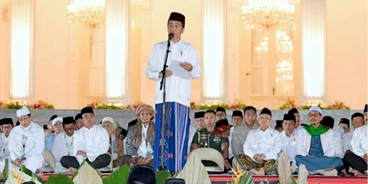 Presiden Joko Widodo (Jokowi) dalam acara zikir dan doa kebangsaan di Istana Merdeka, Jakarta Pusat pada Kamis malam 1 Agustus 2024/Instagram @jokowi