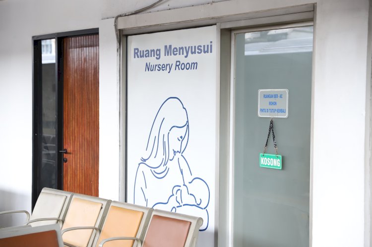Ruang laktasi di stasiun 