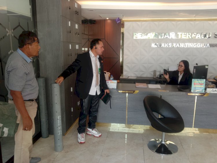 Penyerahan barang bukti di Kejaksaan Tinggi Jatim 