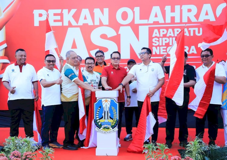 Pj Gubernur Adhy Karyono membuka Pekan Olahraga ASN di lingkungan Pemerintah Provinsi Jawa Timur, Kamis (8/8) pagi/Ist