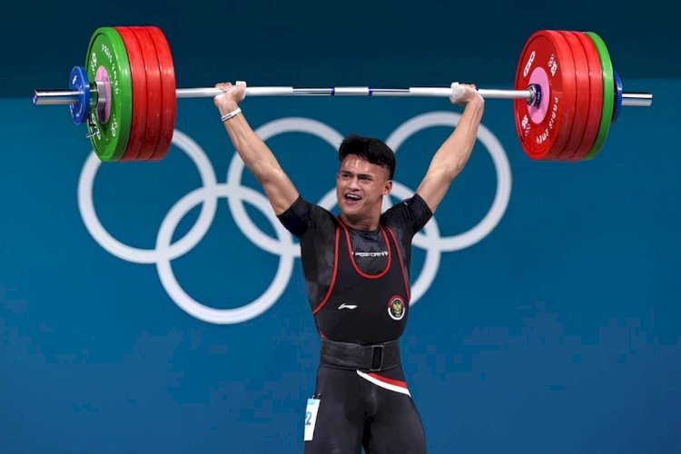 Lifter Indonesia Rizki Juniansyah menyabet medali emas Olimpiade Paris 2024/Ist