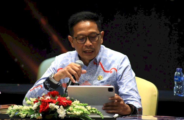 Pj Wali Kota Malang, Dr. Ir. Wahyu Hidayat, MM saat mempresentasikan tiga kategori program Kota Malang di hadapan para juri/Ist