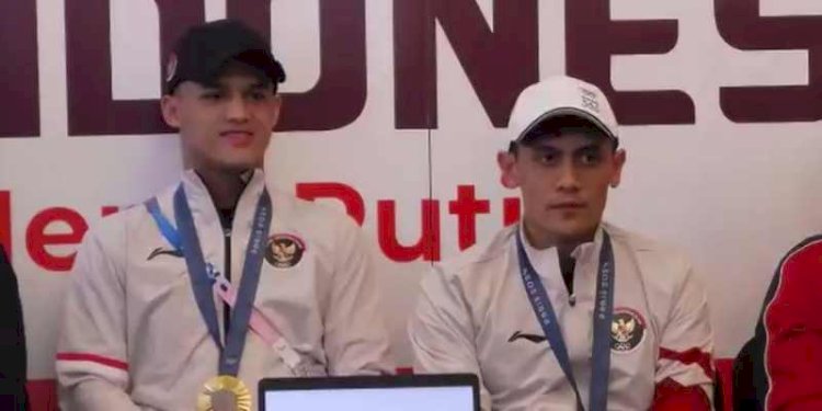Rizki Juniansyah dan Veddriq Leonardo di Wisma Indonesia di Kedutaan Besar RI di Paris pada Jumat malam, 9 Agustus 2024/Repro