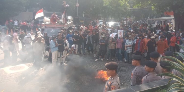 Gerakan Mahasiswa Peduli Rakyat di depan Gedung Merah Putih, KPK, Jakarta pada Jumat (9/8)/Ist