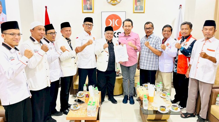 Penyerahan SK 