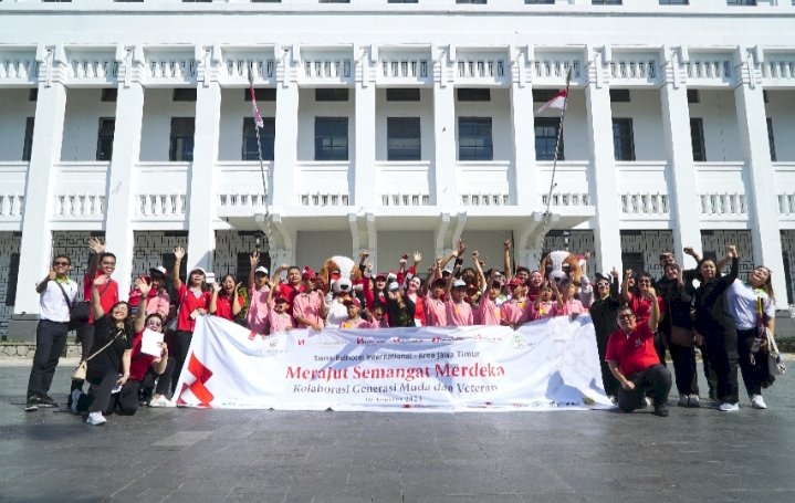 Swiss-Belhotel International khususnya wilayah Jatim bersama anak-anak dari UPTD Kampung Anak Negeri dan Legiun Veteran RI di Kota Lama/ist