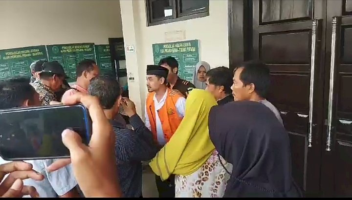 Kades Sukamakmur Ajung Jember, SH, usai memberikan kesaksian sebagai terdakwa di ruang sidang Candra Pengadilan Negeri Jember/RMOLJatim