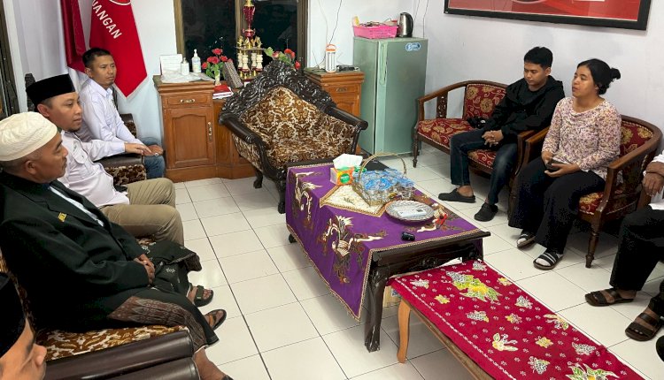 Ketua DPC PKB Kota Probolinggo saat mendatangi Kantor DPC PDI Perjuangan Kota Probolinggo