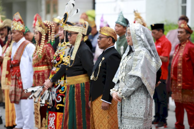 Parade Busana Adat saat upacara HUT RI ke-79 di pelataran Kantor Bupati Banyuwangi/Humas Pemkab Bwi