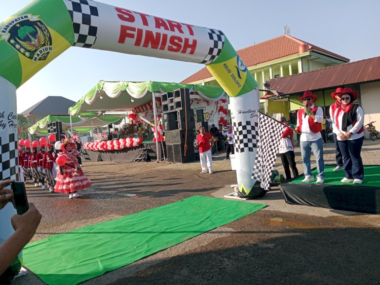 Acara jalan sehat RSUD Dolopo diikuti ribuan peserta dan keluarga pasien. /RMOlJatim