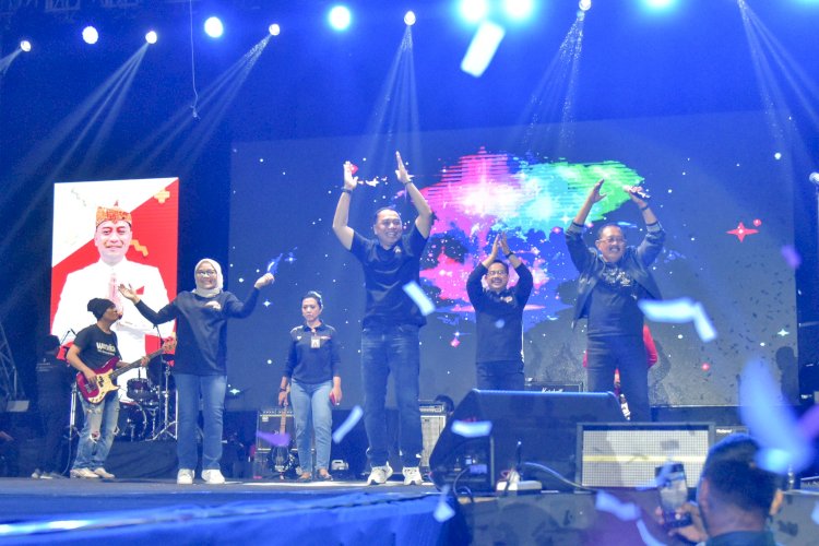 Teks foto: Eri Cahyadi bersama Armuji saat melaunching SBEC/RMOLJatim