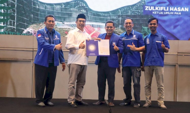 Hari Wuryanto bersama ketua DPD PAN kabupaten Madiun Numan Iskandar 