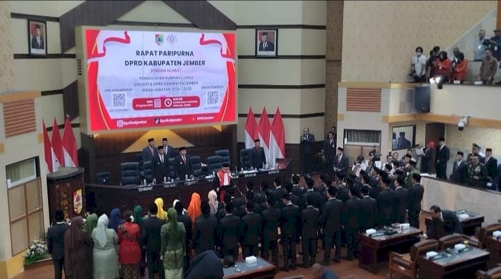 Pelantikan 50 calon anggota DPRD Jember di ruang Paripurna DPRD Jember jalan Kalimantan 86 Sumbersari Jember/Ist