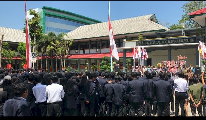 Dosen dan mahasiswa Fisip Unej gelar pengibaran bendera setengah tiang protes penjegalan putusan MK oleh DPR RI