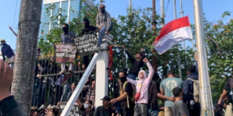 Unjuk rasa menolak pembegalan putusan Mahkamah Konstitusi (MK) di depan Gedung DPR RI/RMOL
