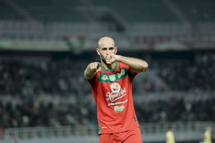 Muhammed Rashid melakukan selebrasi usai mencetak gol penentu di injury time/Persebaya
