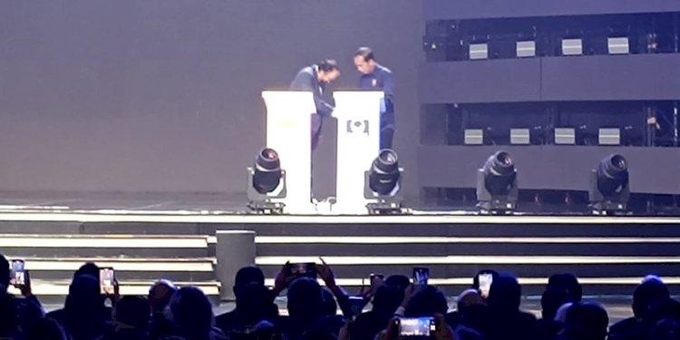 Ketua Umum Partai Nasdem Surya Paloh dan Presiden Joko Widodo dalam acara pembukaan Kongres ke-III Partai Nasdem di JCC Senayan, Jakarta, Minggu malam (25/8)/RMOL
