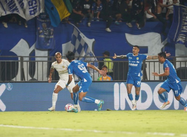 Laga Arema FC melawan Persib Bandung di Stadion Si Jalak Harupat, Soreang, Minggu (25/8)/Ist