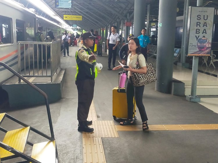 Suasana di Stasiun Gubeng Surabaya/ist