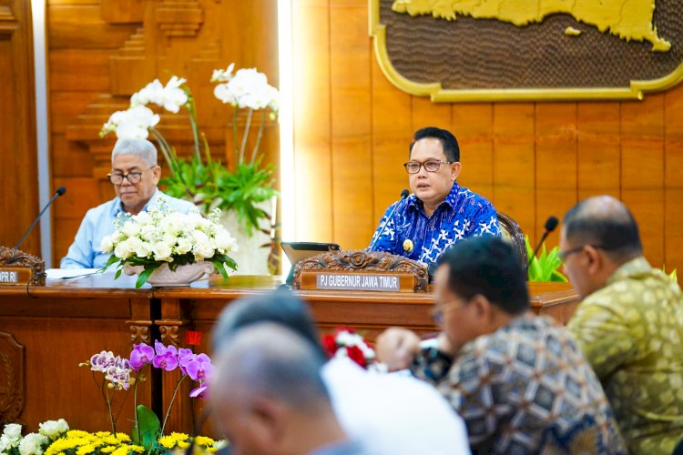 Pj Gubernur Jatim Adhy Karyono saat menerima kunker Komisi X DPR RI di Grahadi Surabaya/Ist