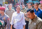 Dampingi Presiden RI Tinjau Pasar Dukuh Kupang, Pj Gubernur Adhy Pastikan Harga Bapok Jatim Terkendali