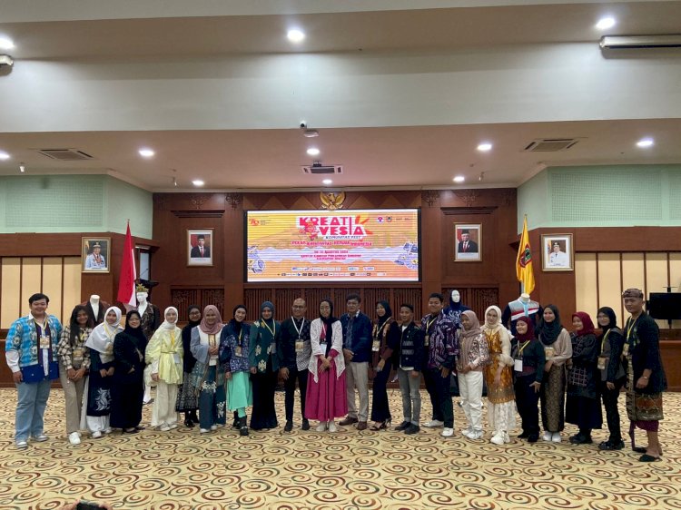 Tim peserta lomba fashion Kreativesia di Kalsel 2024/Ist