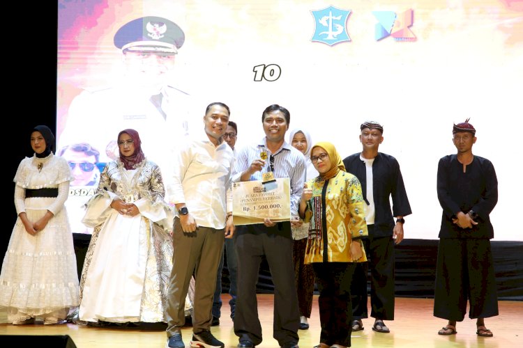 Teks foto: Dinkominfo Surabaya meraih juara Favorit/RMOLJatim