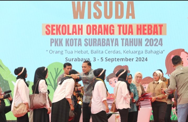 Wisuda SOTH di halaman Balai Kota Surabaya/RMOLJatim